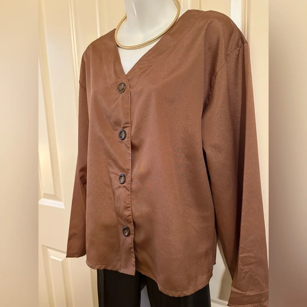 Button-Up Women's, size 3XL, 
I think XXL see measurements  belt not included. - Picture 3 of 10